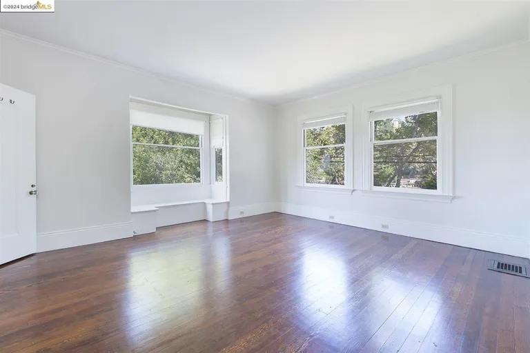 New York City Real Estate | View 2058 Oakland Ave | room 6 | View 7