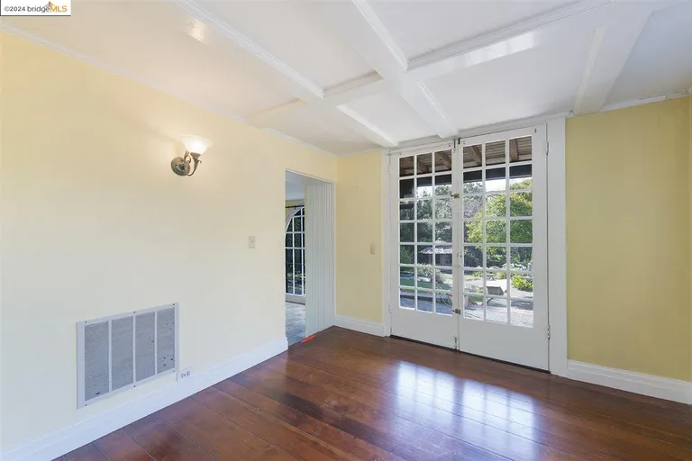 New York City Real Estate | View 2058 Oakland Ave | room 5 | View 6