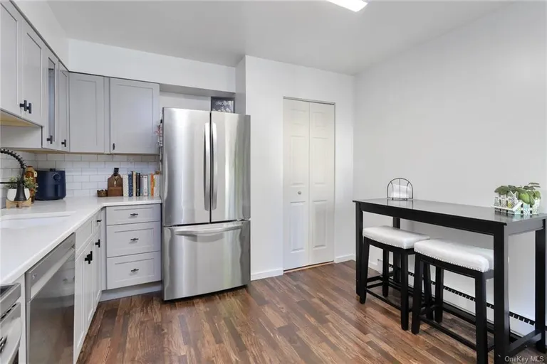 New York City Real Estate | View 21 Kenneth Stuart Unit# B | 1 Bed, 1 Bath | View 1