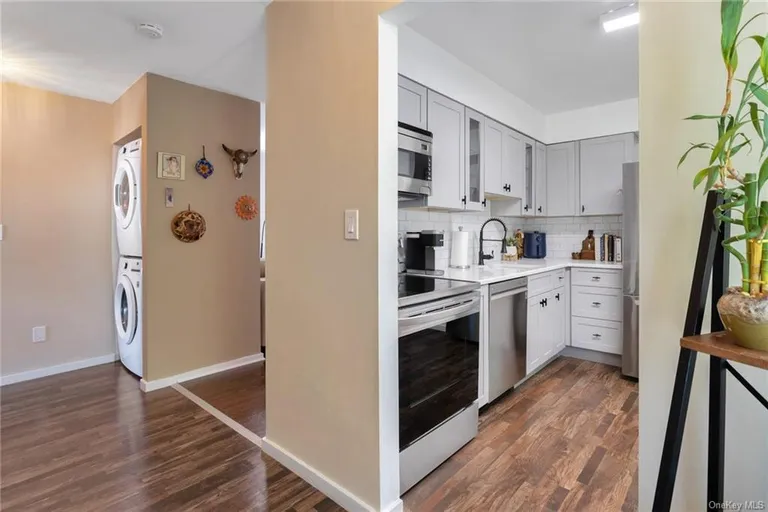 New York City Real Estate | View 21 Kenneth Stuart Unit# B | room 12 | View 13