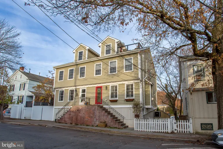 Central NJ/Bucks County, PA Real Estate | View 16 S Union St | room 1 | View 2