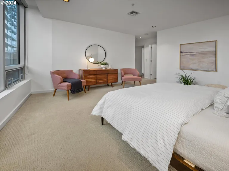 New York City Real Estate | View 3570 S River Pkwy #203 | room 27 | View 28
