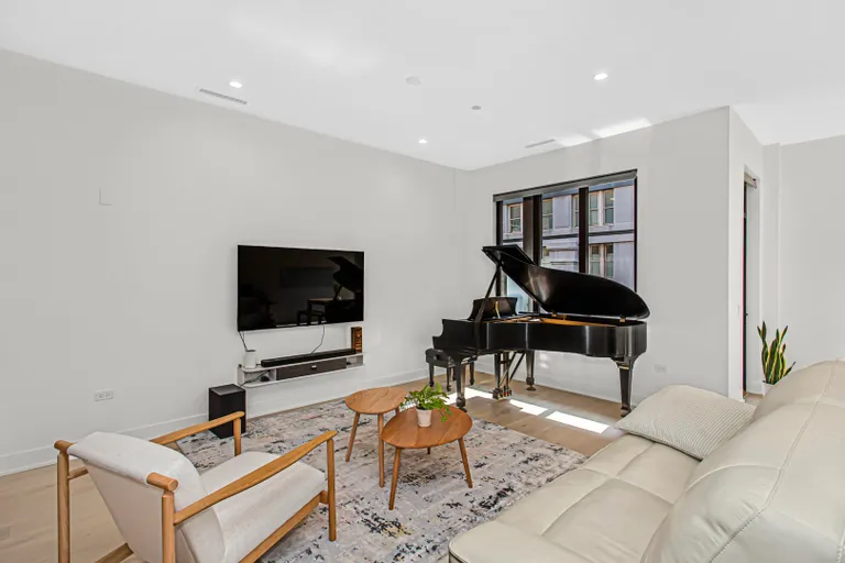 New York City Real Estate | View 305 S Racine, 5D | room 7 | View 8