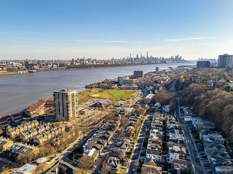 New York City Real Estate | View 689 Undercliff Avenue #B | room 42 | View 43