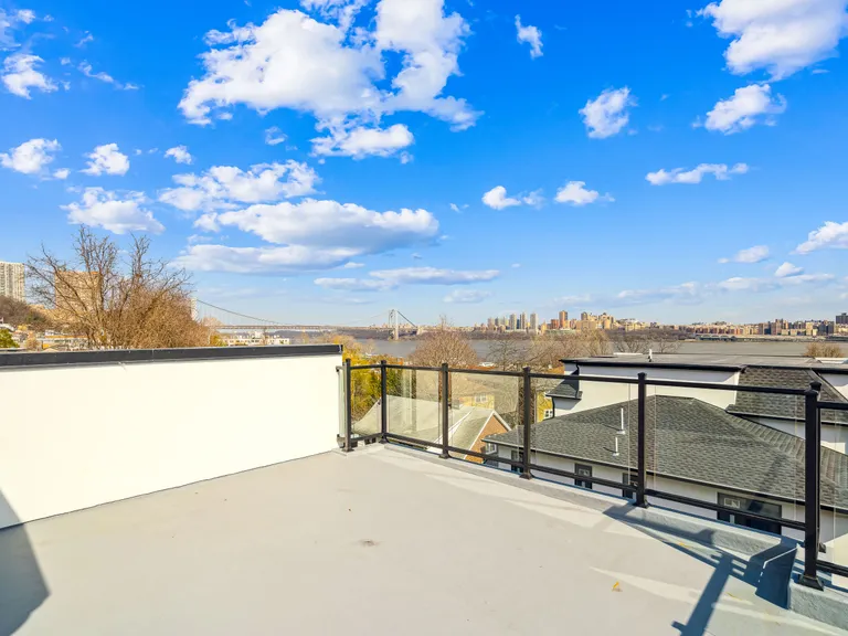 New York City Real Estate | View 689 Undercliff Avenue #B | room 31 | View 32