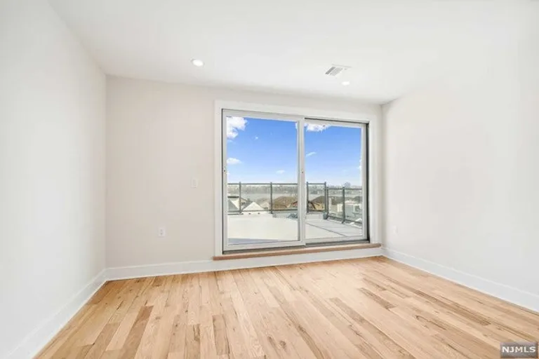 New York City Real Estate | View 689 Undercliff Avenue #B | room 69 | View 70