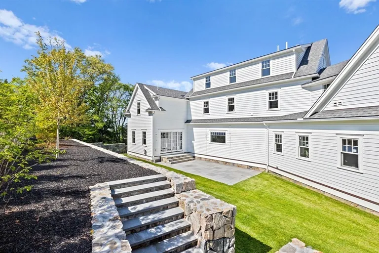 Boston, MA Real Estate | View 4 Windy Hill Rd | room 21 | View 22