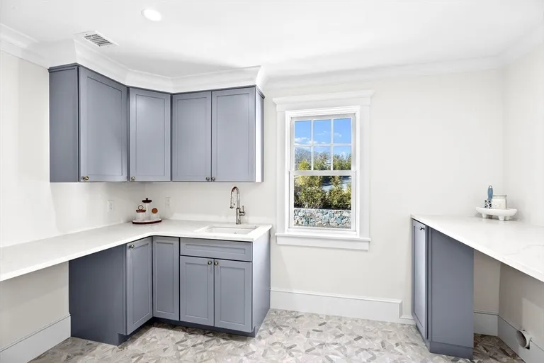 Boston, MA Real Estate | View 4 Windy Hill Rd | room 13 | View 14