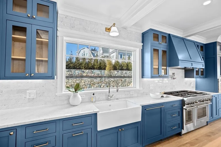 Boston, MA Real Estate | View 4 Windy Hill Rd | room 5 | View 6
