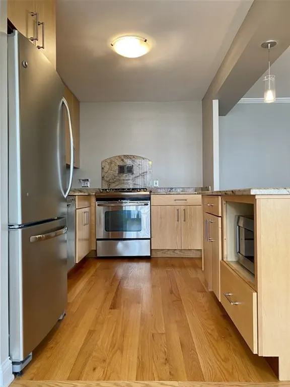 Chicago Real Estate | View 400 E Randolph, 2028 | room 2 | View 3