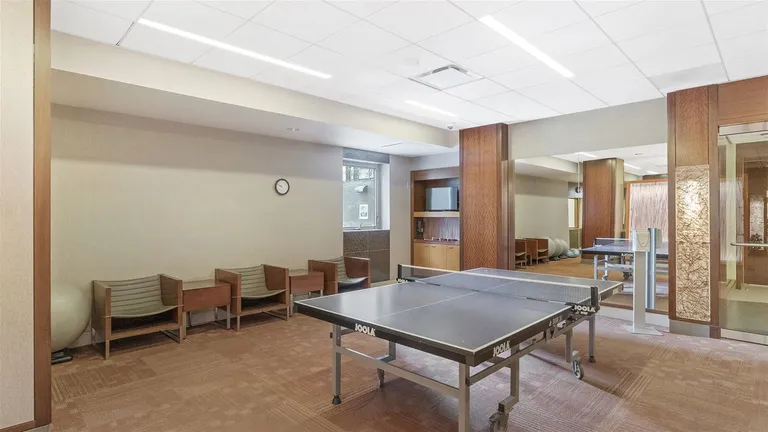 Chicago Real Estate | View 400 E Randolph, 2028 | room 8 | View 9