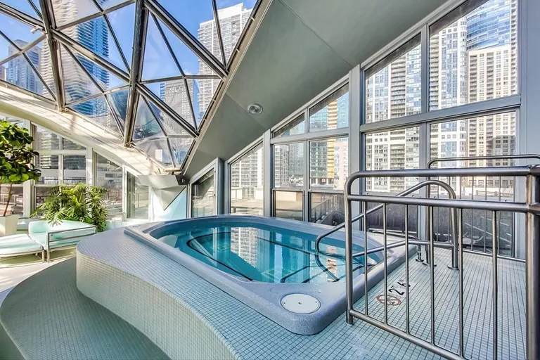 Chicago Real Estate | View 400 E Randolph, 2028 | room 14 | View 15