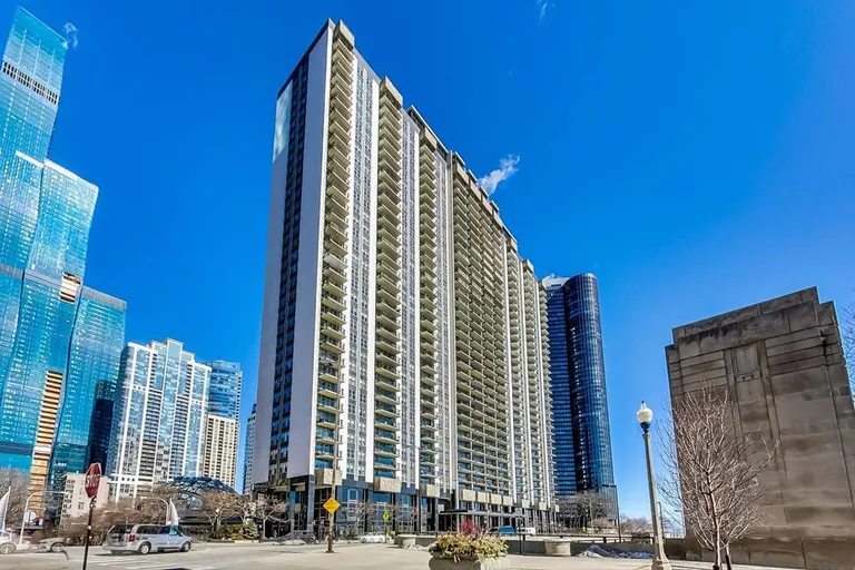 Chicago Real Estate | View 400 E Randolph, 2028 | 1 Bed, 1 Bath | View 1
