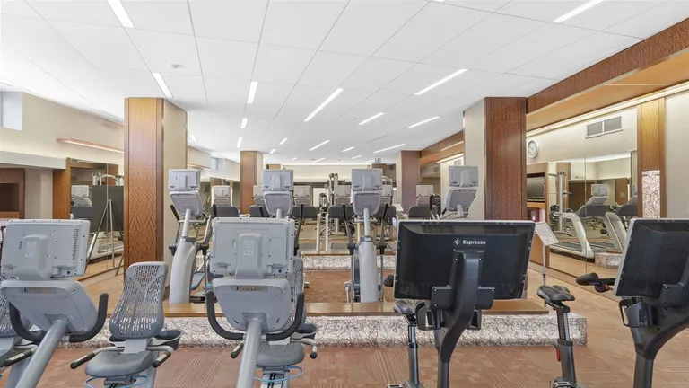Chicago Real Estate | View 400 E Randolph, 2028 | room 11 | View 12