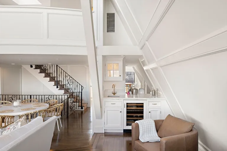 Boston, MA Real Estate | View 160 Commonwealth Ave #801 | room 2 | View 3