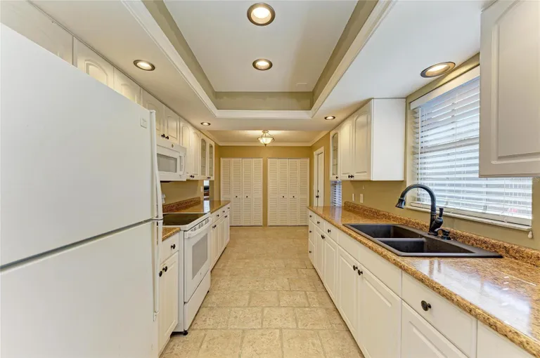 Sarasota/St. Petersburg Real Estate | View 2211 42nd Street W | room 12 | View 13