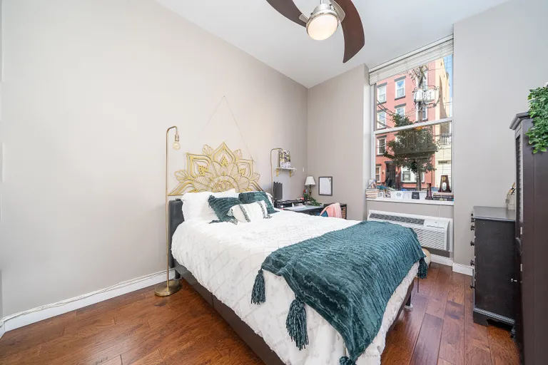 New York City Real Estate | View 222 Grand St #1G | room 4 | View 5