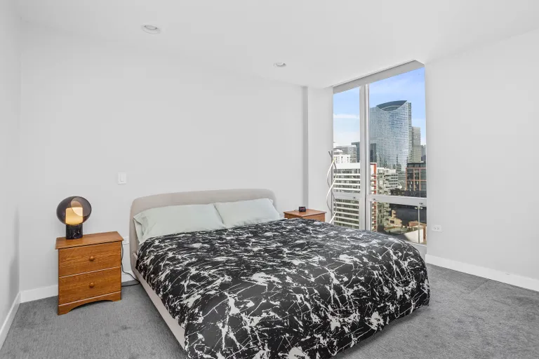 Chicago Real Estate | View 737 W Washington, 1602 | room 6 | View 7