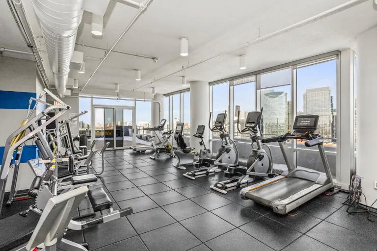 Chicago Real Estate | View 737 W Washington, 1602 | room 9 | View 10