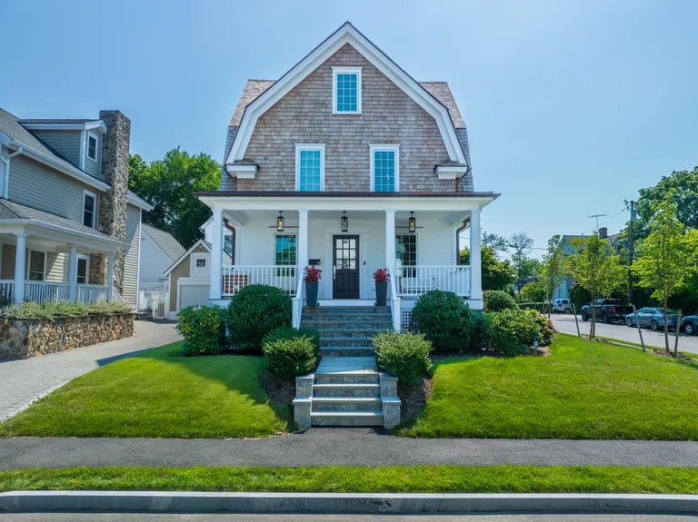 New York City Real Estate | View 23 Connecticut Avenue | 4 Beds, 4 Baths | View 1