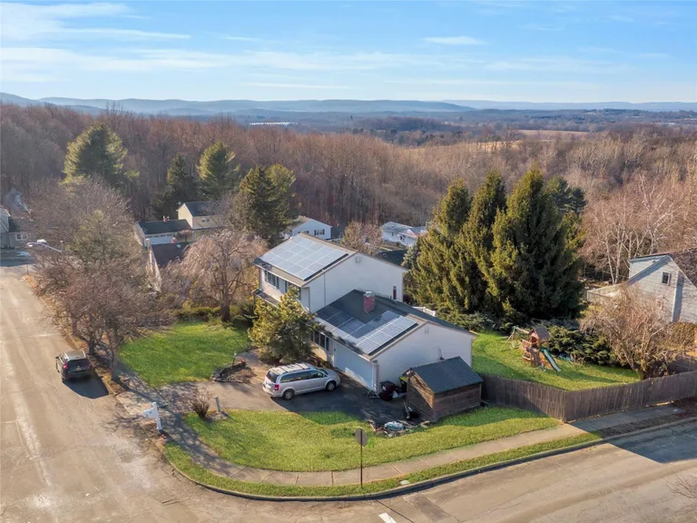 Rockland/Orange/NJ Real Estate | View 12 Country Lane | 5 Beds, 2 Baths | View 1