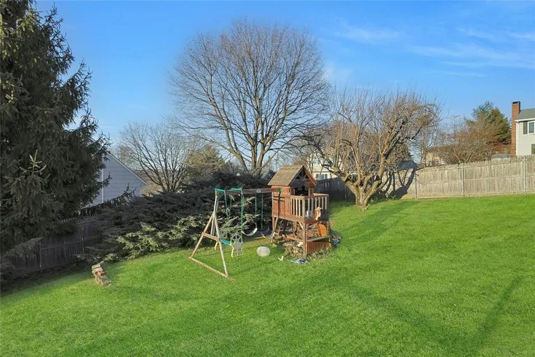 Rockland/Orange/NJ Real Estate | View 12 Country Lane | room 37 | View 38