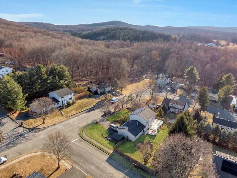 Rockland/Orange/NJ Real Estate | View 12 Country Lane | room 2 | View 3