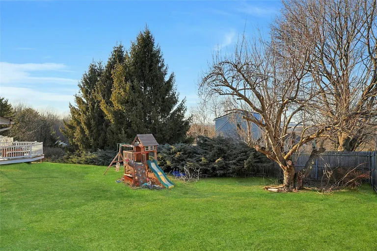 Rockland/Orange/NJ Real Estate | View 12 Country Lane | room 36 | View 37