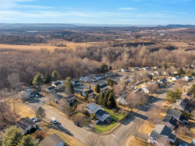Rockland/Orange/NJ Real Estate | View 12 Country Lane | room 44 | View 45
