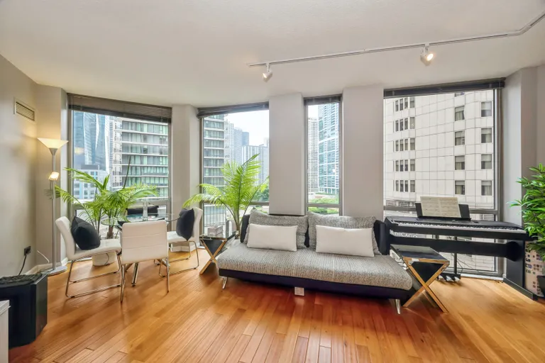 New York City Real Estate | View 222 N Columbus, 810 | room 1 | View 2