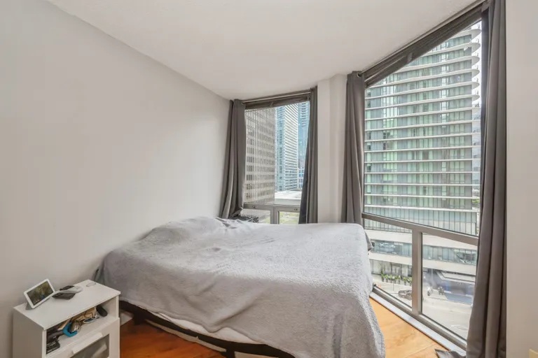 New York City Real Estate | View 222 N Columbus, 810 | room 8 | View 9