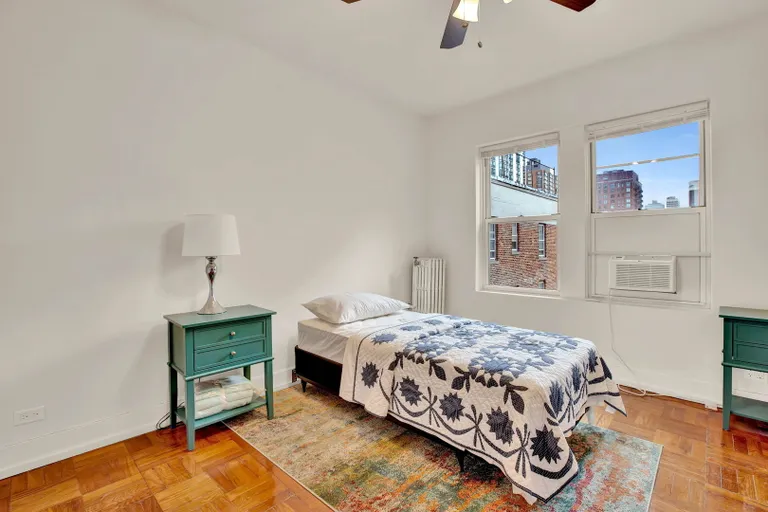 New York City Real Estate | View 1100 N Lasalle, 1020 | room 3 | View 4