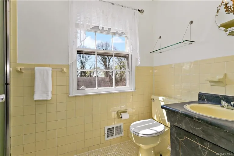 New York City Real Estate | View 4 Walden Road | room 15 | View 16