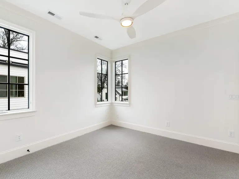 New York City Real Estate | View 238 S Laurel Avenue #B | room 32 | View 33