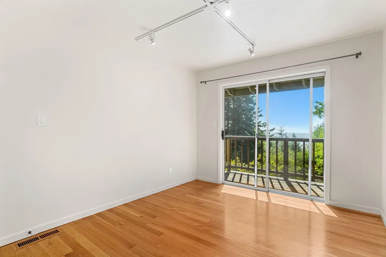 New York City Real Estate | View 2340 Greenwood Heights Road | room 23 | View 24