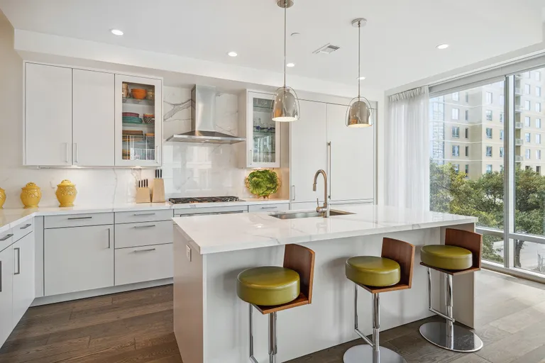 The Woodlands Real Estate | View 2047 Westcreek Lane #402 | room 2 | View 3