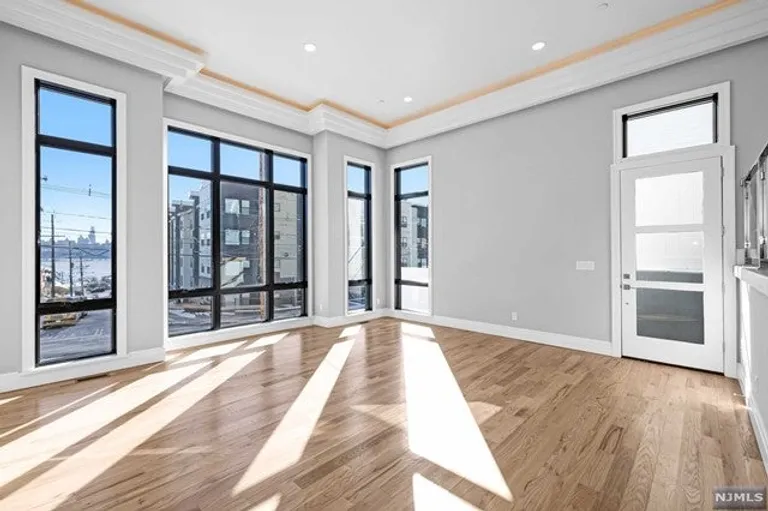 New York City Real Estate | View 230 Undercliff Avenue #B | room 20 | View 21