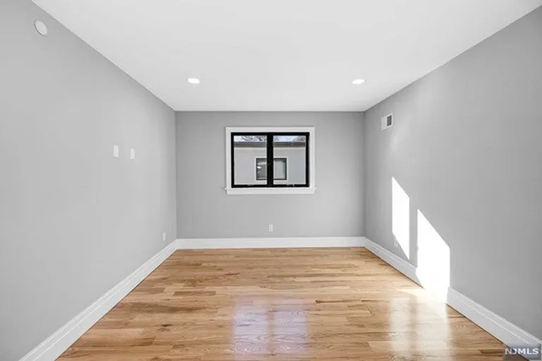 New York City Real Estate | View 230 Undercliff Avenue #B | room 26 | View 27