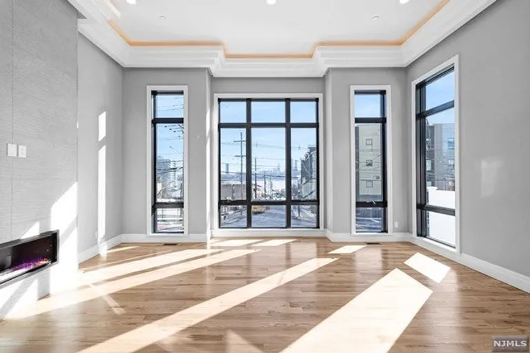 New York City Real Estate | View 230 Undercliff Avenue #B | room 2 | View 3