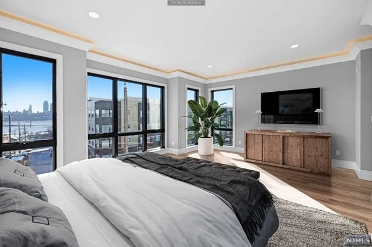New York City Real Estate | View 230 Undercliff Avenue #B | room 19 | View 20