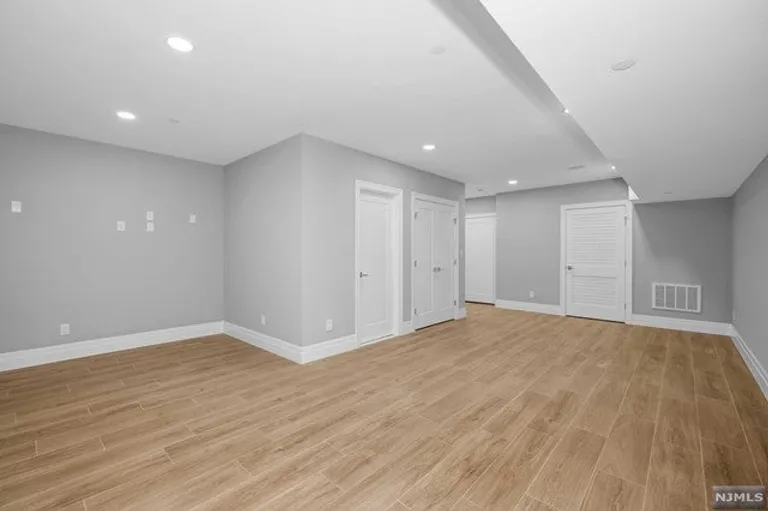 New York City Real Estate | View 230 Undercliff Avenue #B | room 38 | View 39