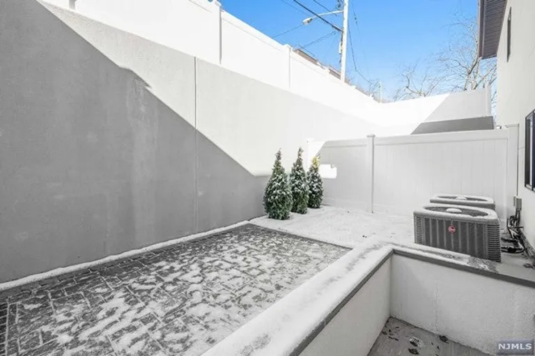 New York City Real Estate | View 230 Undercliff Avenue #B | room 16 | View 17