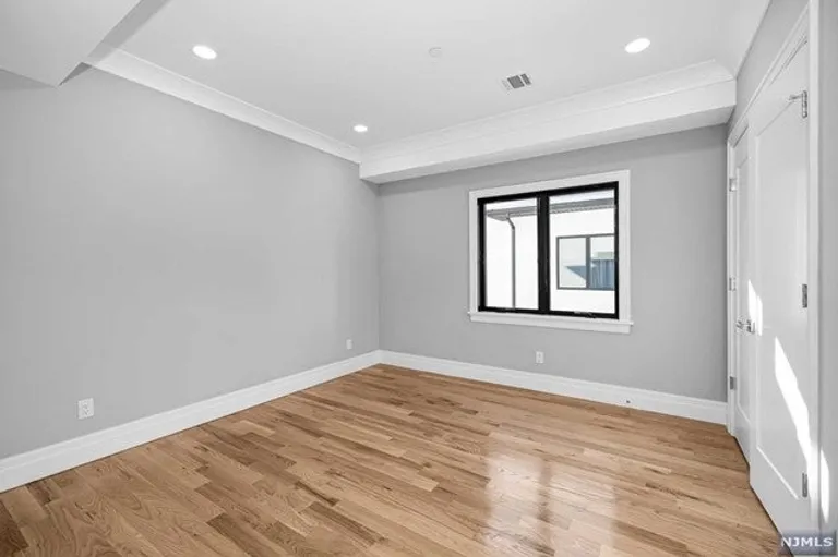 New York City Real Estate | View 230 Undercliff Avenue #B | room 25 | View 26