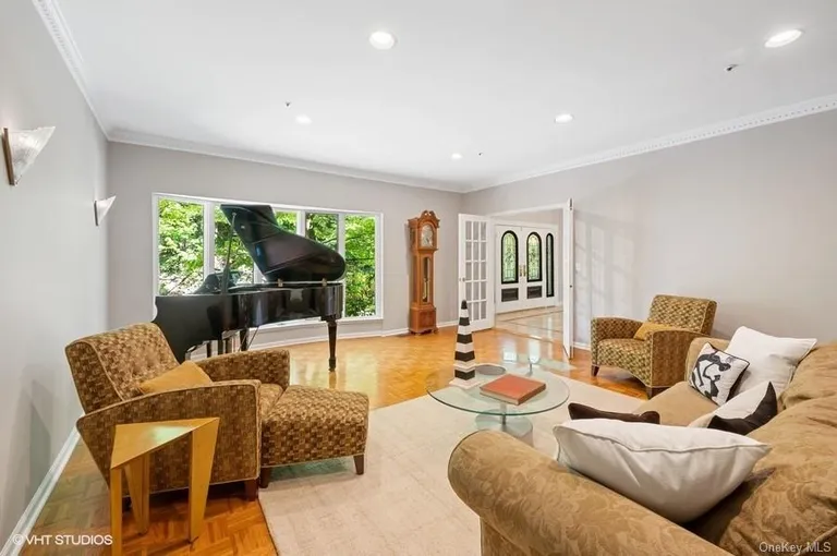 New York City Real Estate | View 16 Cricket Lane | room 3 | View 4