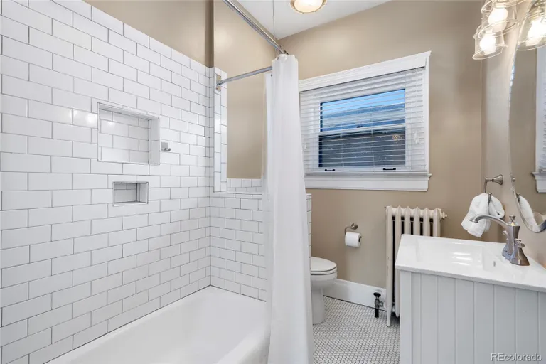 Denver Real Estate | View 1827 N Bellaire Street | room 23 | View 24
