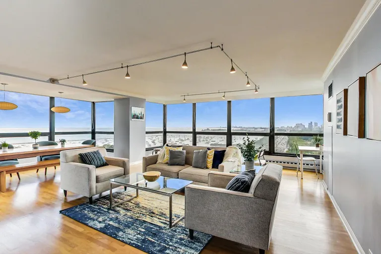 New York City Real Estate | View 360 E Randolph, 1201 | room 1 | View 2