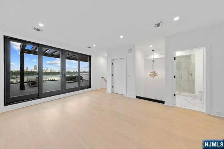 Bergen County Real Estate | View 26B Oakdene Terrace | room 17 | View 18