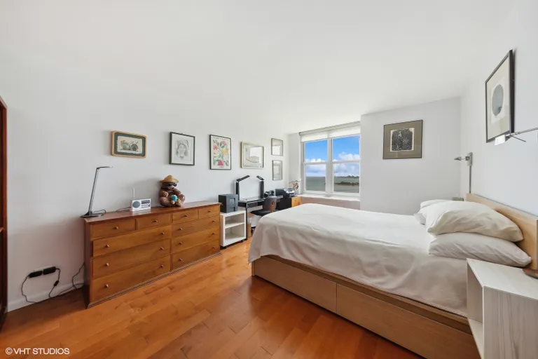 New York City Real Estate | View 400 E Randolph, 3705 | room 9 | View 10