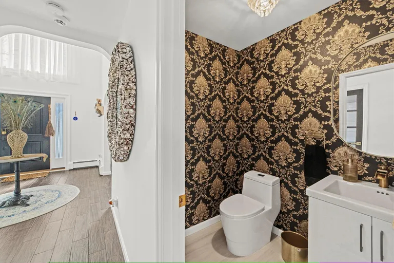 Westchester Real Estate | View 21 Pershing Avenue | room 13 | View 14