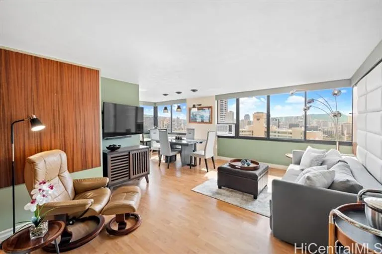 New York City Real Estate | View 343 Hobron Lane, #3002 | room 3 | View 4